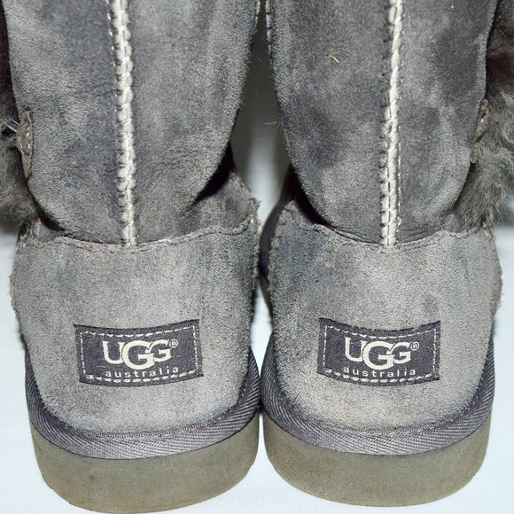 UGG Like New! Bailey Button Triplet Grey Sheepskin Boots - Size 5 - Picture 3 of 11